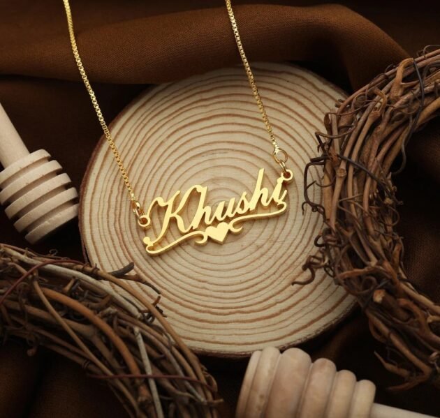 Middle Heart Name Necklace